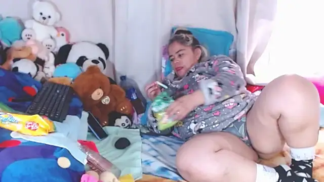 Snapshot of estrellita_fugaz16x chatting on 09/19/25, 08:31 estrellita fugaz16x online show from 09/19/25, 08:31