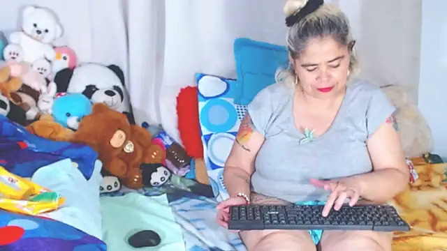 Snapshot of estrellita_fugaz16x chatting on 09/28/25, 10:48 estrellita fugaz16x online show from 09/28/25, 10:48