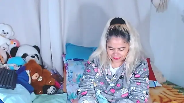 Snapshot of estrellita_fugaz16x chatting on 10/01/25, 04:29 estrellita fugaz16x online show from 10/01/25, 04:29