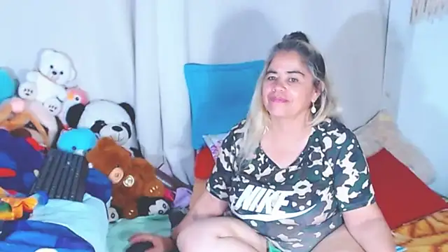 Snapshot of estrellita_fugaz16x chatting on 10/03/25, 01:57 estrellita fugaz16x online show from 10/03/25, 01:57