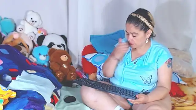 Snapshot of estrellita_fugaz16x chatting on 10/05/25, 04:55 estrellita fugaz16x online show from 10/05/25, 04:55