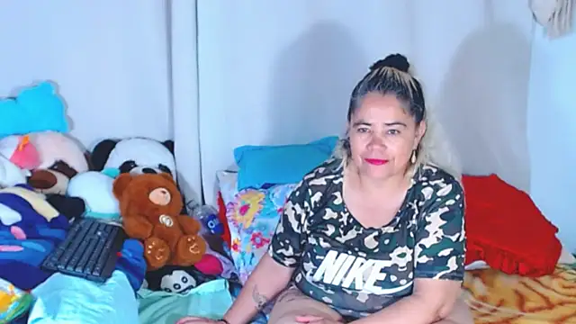 Snapshot of estrellita_fugaz16x chatting on 10/08/25, 01:47 estrellita fugaz16x online show from 10/08/25, 01:47