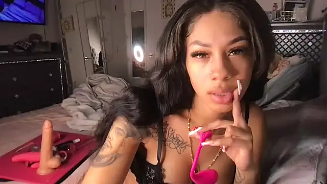 honeyybabyy112 online show from 12/12/24, 05:31