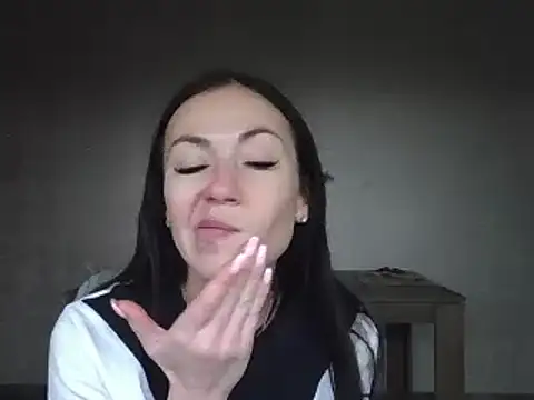 JulianaGold1 online show from 12/04/24, 03:32