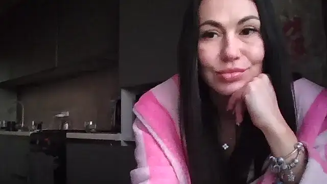 JulianaGold1 online show from 03/05/25, 04:13