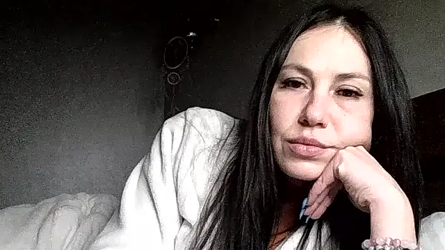 JulianaGold1 online show from 02/05/26, 09:41