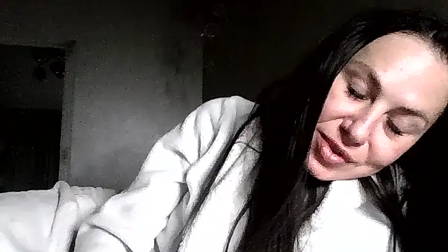 JulianaGold1 online show from 06/06/26, 10:25