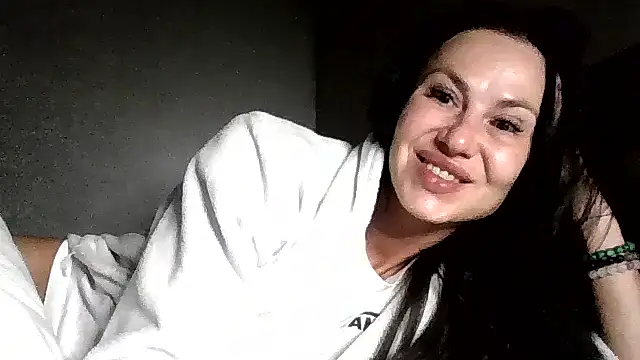 JulianaGold1 online show from 06/18/26, 09:08