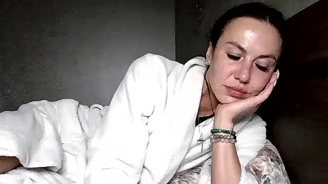 JulianaGold1 online show from 07/23/26, 08:51