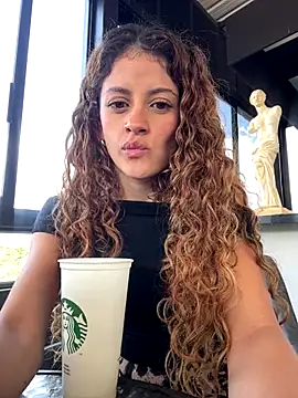 Snapshot of alana15 chatting on 10/06/25, 08:06 alana15 online show from 10/06/25, 08:06