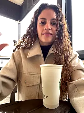 Snapshot of alana15 chatting on 10/08/25, 09:23 alana15 online show from 10/08/25, 09:23