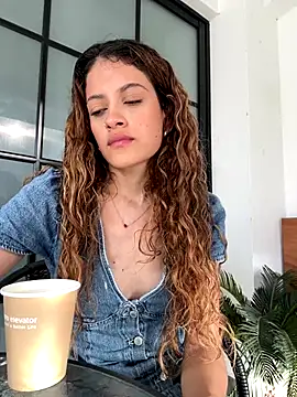 Snapshot of alana15 chatting on 10/20/25, 09:26 alana15 online show from 10/20/25, 09:26