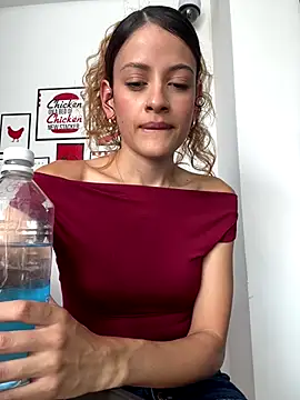 Snapshot of alana15 chatting on 10/21/25, 08:20 alana15 online show from 10/21/25, 08:20