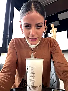 Snapshot of alana15 chatting on 10/23/25, 09:35 alana15 online show from 10/23/25, 09:35