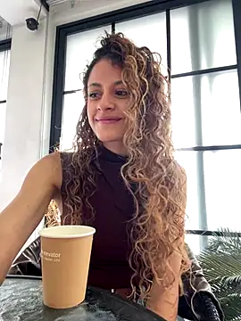 Snapshot of alana15 chatting on 11/17/25, 08:25 alana15 online show from 11/17/25, 08:25