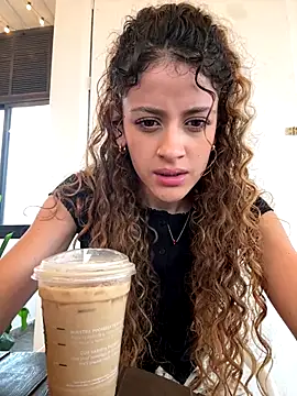 Snapshot of alana15 chatting on 11/27/25, 09:28 alana15 online show from 11/27/25, 09:28