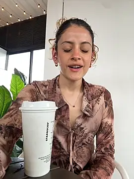 Snapshot of alana15 chatting on 11/30/25, 06:23 alana15 online show from 11/30/25, 06:23