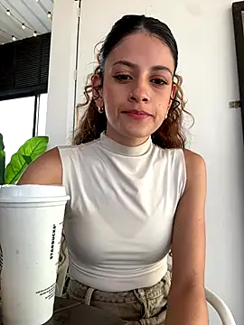 Snapshot of alana15 chatting on 12/04/25, 09:12 alana15 online show from 12/04/25, 09:12