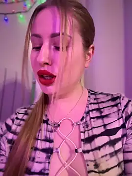 Snapshot of AlisaWhite chatting on 03/13/25, 02:33 AlisaWhite online show from 03/13/25, 02:33