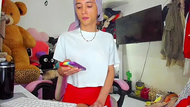 Snapshot of Lawrncesofiets chatting on 11/12/25, 05:35 Lawrncesofiets online show from 11/12/25, 05:35