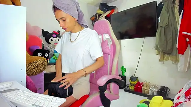 Snapshot of Lawrncesofiets chatting on 11/15/25, 02:24 Lawrncesofiets online show from 11/15/25, 02:24