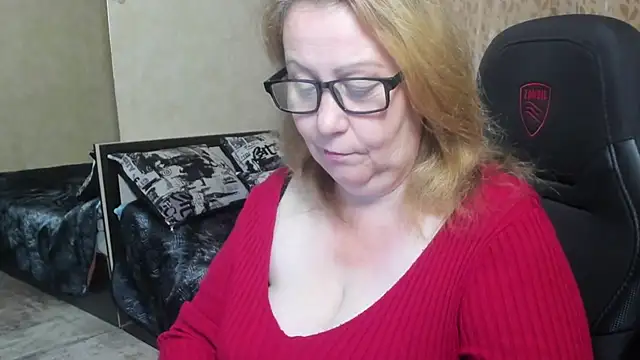 Snapshot of Frau_Marta chatting on 10/24/25, 12:23 Frau Marta online show from 10/24/25, 12:23