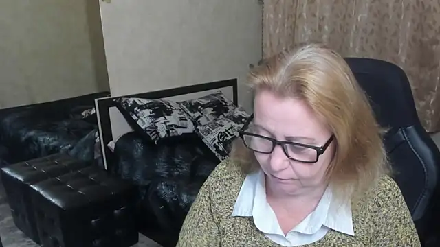 Snapshot of Frau_Marta chatting on 11/21/25, 03:00 Frau Marta online show from 11/21/25, 03:00