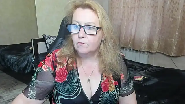 Snapshot of Frau_Marta chatting on 12/02/25, 11:15 Frau Marta online show from 12/02/25, 11:15