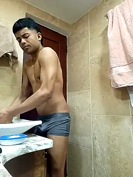 Snapshot of pinedasex777 chatting on 09/26/25, 11:03 pinedasex777 online show from 09/26/25, 11:03