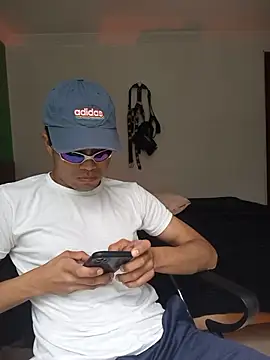 Snapshot of pinedasex777 chatting on 11/05/25, 03:23 pinedasex777 online show from 11/05/25, 03:23