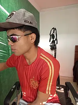 Snapshot of pinedasex777 chatting on 11/21/25, 12:04 pinedasex777 online show from 11/21/25, 12:04