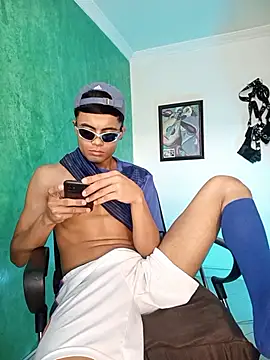 Snapshot of pinedasex777 chatting on 12/02/25, 01:17 pinedasex777 online show from 12/02/25, 01:17