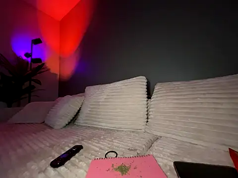 Snapshot of chloetease chatting on 11/18/25, 03:12 chloetease online show from 11/18/25, 03:12