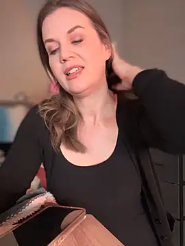 MaiseKnox online show from 09/24/25, 10:02