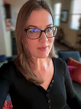 MaiseKnox online show from 10/15/25, 11:38