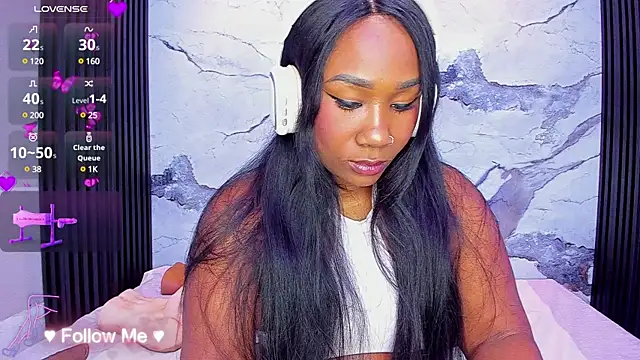 Snapshot of WhitneyWells chatting on 12/22/24, 04:39 WhitneyWells online show from 12/22/24, 04:39