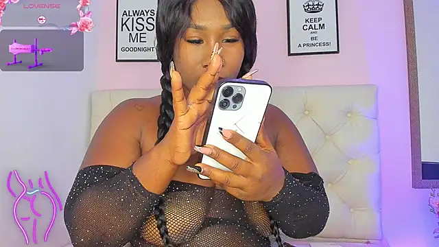 Snapshot of WhitneyWells chatting on 10/14/25, 04:24 WhitneyWells online show from 10/14/25, 04:24