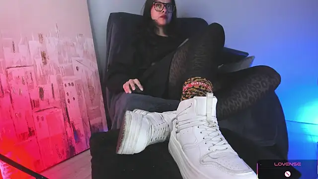 Snapshot of veronicafalcon chatting on 09/10/25, 10:21 veronicafalcon online show from 09/10/25, 10:21