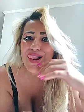 Snapshot of vivifernades chatting on 11/05/25, 10:48 vivifernades online show from 11/05/25, 10:48