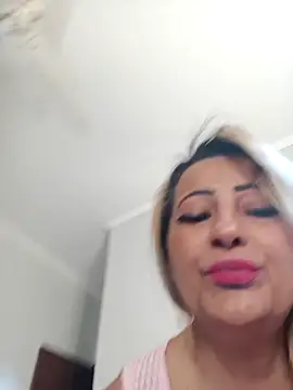 Snapshot of vivifernades chatting on 11/10/25, 10:25 vivifernades online show from 11/10/25, 10:25