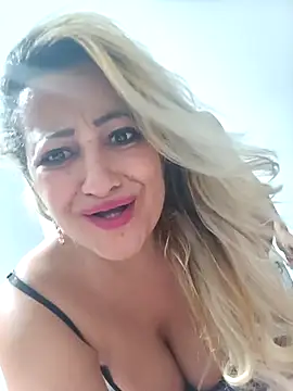 Snapshot of vivifernades chatting on 11/26/25, 11:17 vivifernades online show from 11/26/25, 11:17