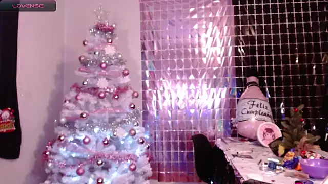 Snapshot of lil_daisy7 chatting on 12/21/24, 12:20 lil daisy7 online show from 12/21/24, 12:20