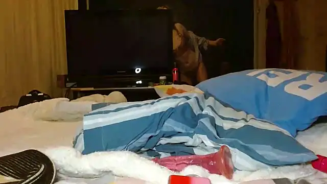 Snapshot of April_LoveUK chatting on 03/03/25, 02:04 April LoveUK online show from 03/03/25, 02:04