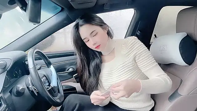 Snapshot of orla2021 chatting on 10/20/25, 12:55 orla2021 online show from 10/20/25, 12:55