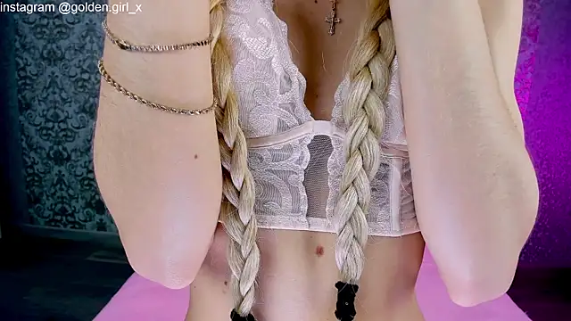 Snapshot of Akilla_Queen chatting on 11/18/25, 01:44 Akilla Queen online show from 11/18/25, 01:44