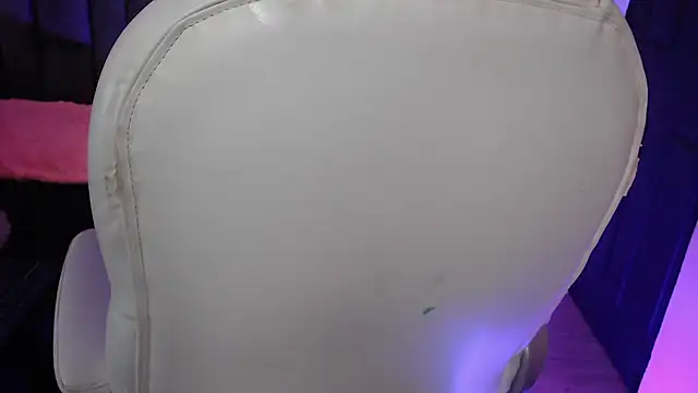 Snapshot of Christaly_ chatting on 09/23/25, 05:43 Christaly online show from 09/23/25, 05:43