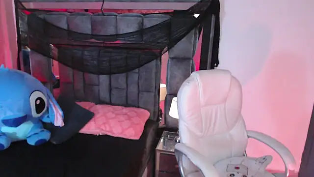 Snapshot of Christaly_ chatting on 10/23/25, 09:52 Christaly online show from 10/23/25, 09:52