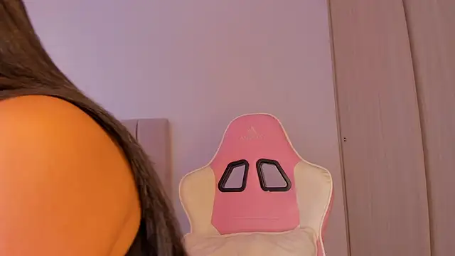 Snapshot of isa_bunny chatting on 10/26/25, 10:04 isa bunny online show from 10/26/25, 10:04