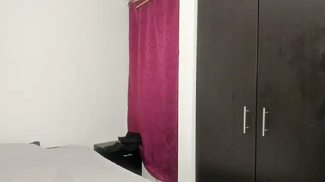 Snapshot of skinny_Yizz chatting on 10/11/25, 11:14 skinny Yizz online show from 10/11/25, 11:14