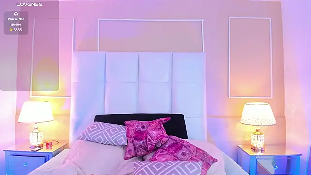 Zoe Evans  online show from 09/30/25, 12:21